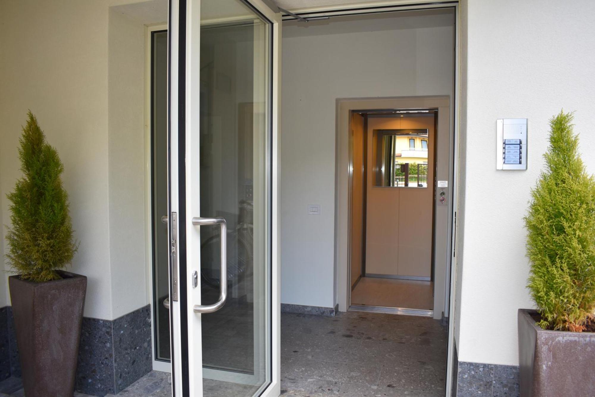 Baia Delle Rose Via Roma 111 Apartment Costa Volpino Exterior foto