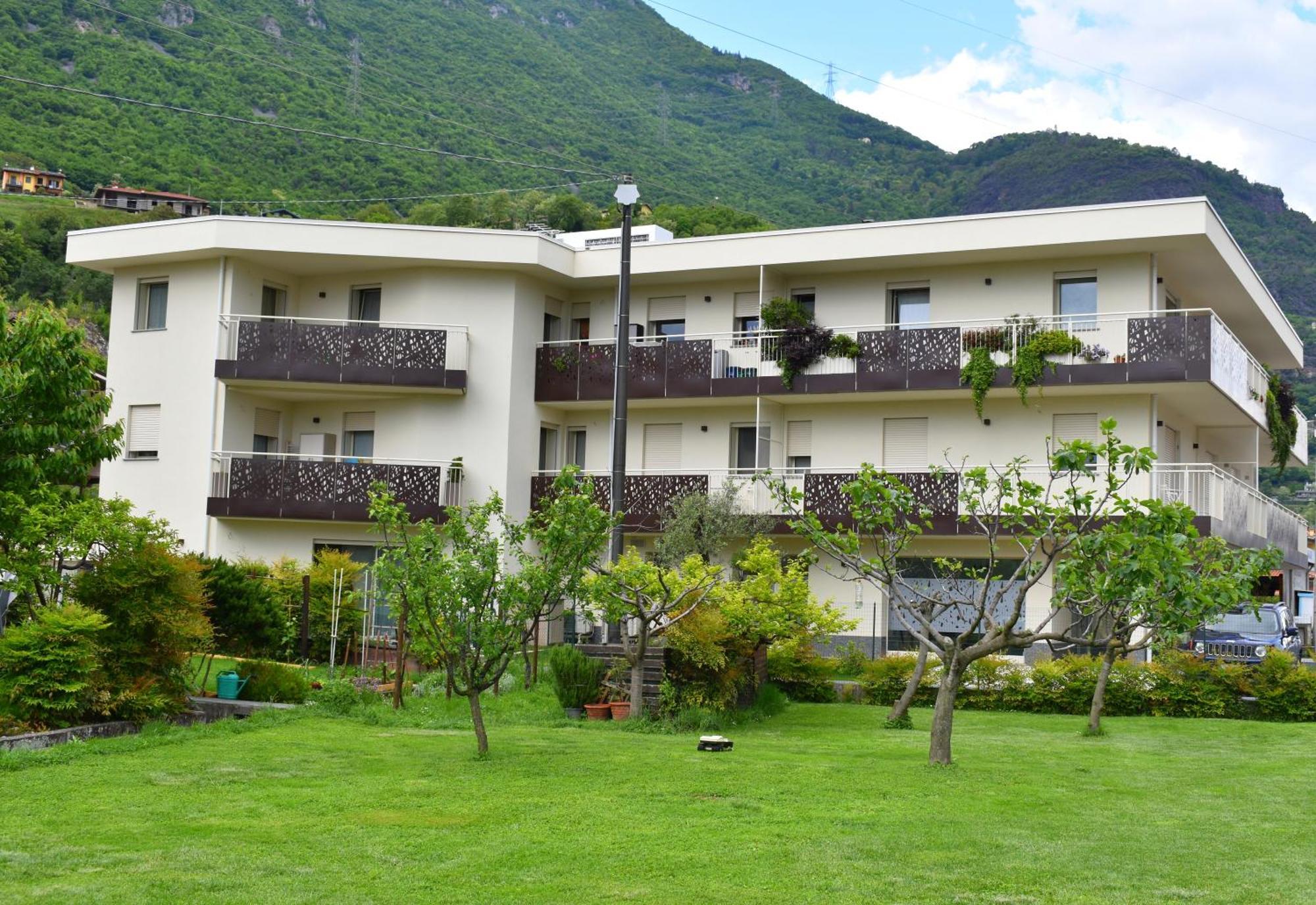 Baia Delle Rose Via Roma 111 Apartment Costa Volpino Exterior foto